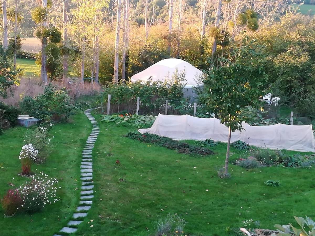 La Yourte Au Fonds Du Jardin Xhoris Exterior foto